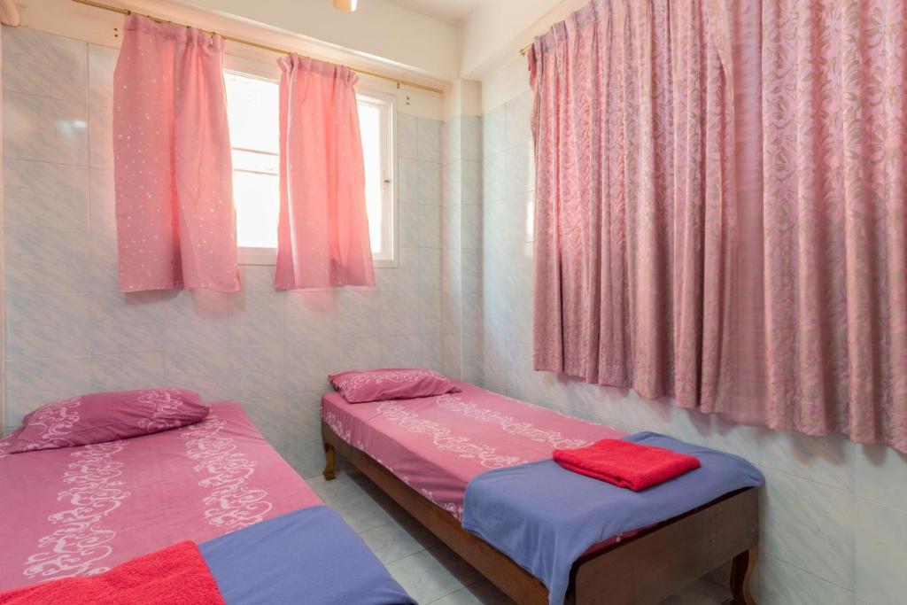 New Central Guesthouse Bangkok Bagian luar foto