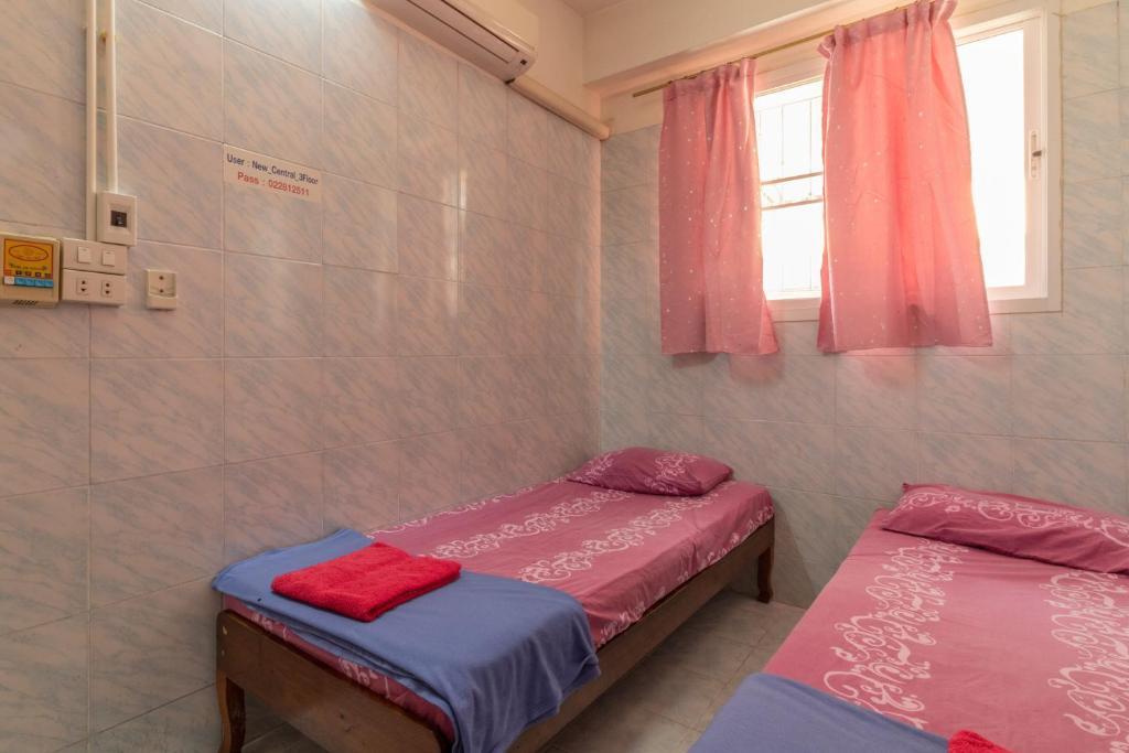 New Central Guesthouse Bangkok Bagian luar foto