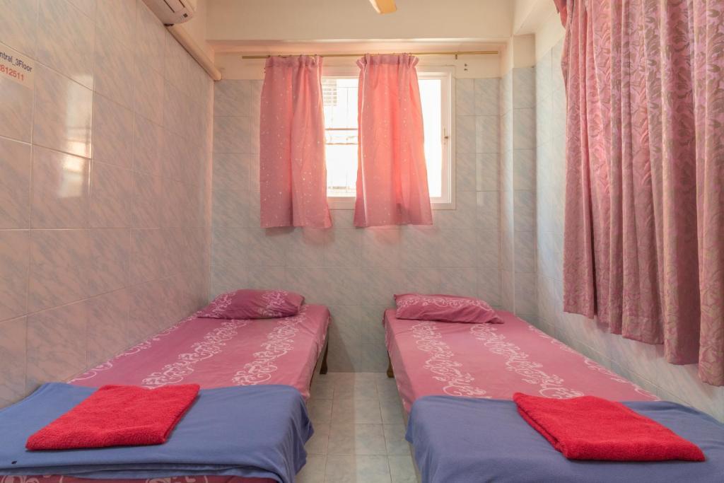 New Central Guesthouse Bangkok Bagian luar foto