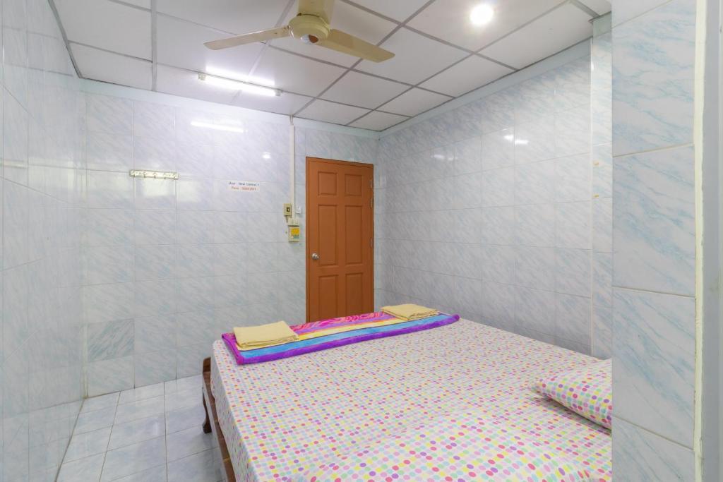 New Central Guesthouse Bangkok Bagian luar foto