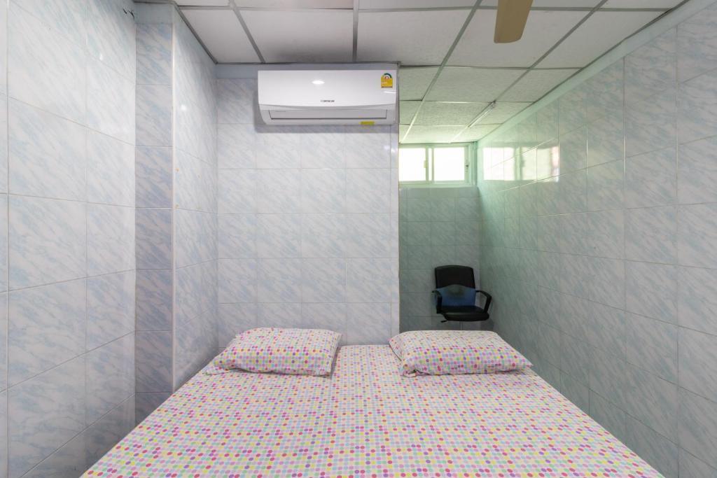 New Central Guesthouse Bangkok Bagian luar foto