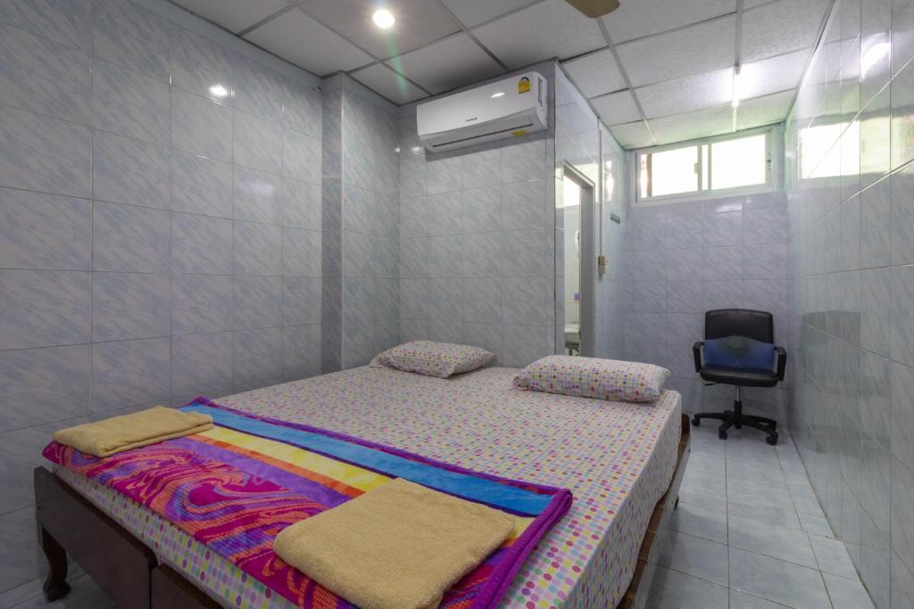 New Central Guesthouse Bangkok Bagian luar foto