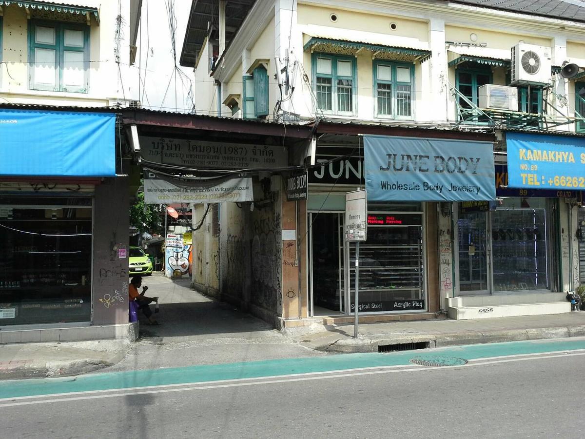 New Central Guesthouse Bangkok Bagian luar foto